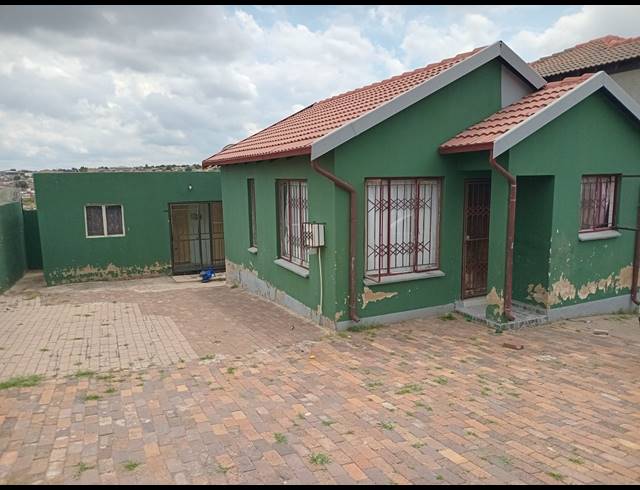 2 BEDROOM FREESTANDING TO LET IN COSMO CITY